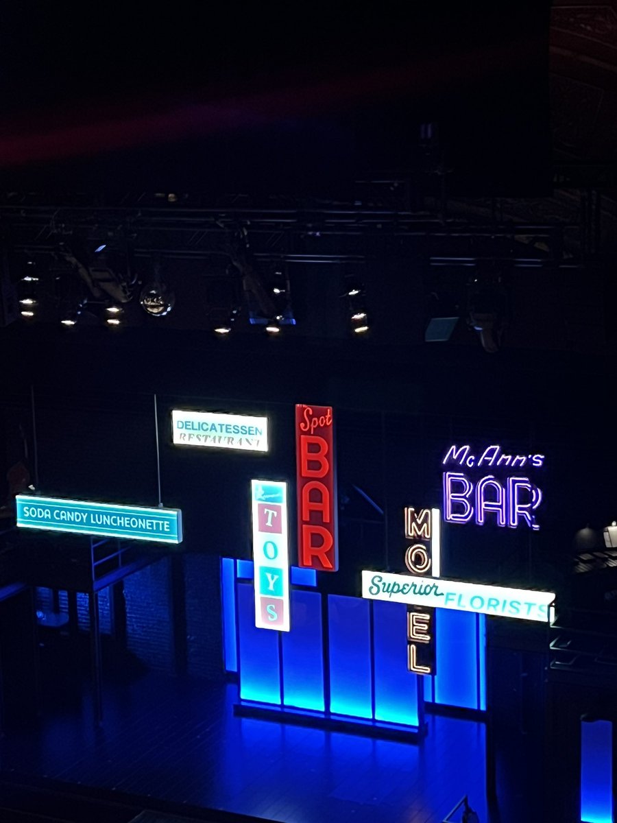 samsianturijkt's tweet image. It was good to have seen Days of Wine and Roses on Broadway recently today! Kelli O’Hara, Brian D’Arcy James, Tabitha Lawing, and the entire cast were very talented. I met Tabitha and Kelli after the show and got their autographs.

#wineandroses #broadway #broadwayshow #musical