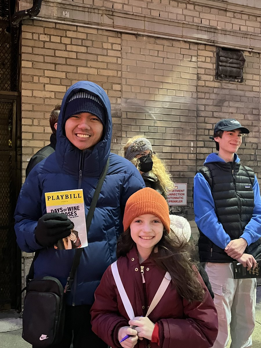 samsianturijkt's tweet image. It was good to have seen Days of Wine and Roses on Broadway recently today! Kelli O’Hara, Brian D’Arcy James, Tabitha Lawing, and the entire cast were very talented. I met Tabitha and Kelli after the show and got their autographs.

#wineandroses #broadway #broadwayshow #musical