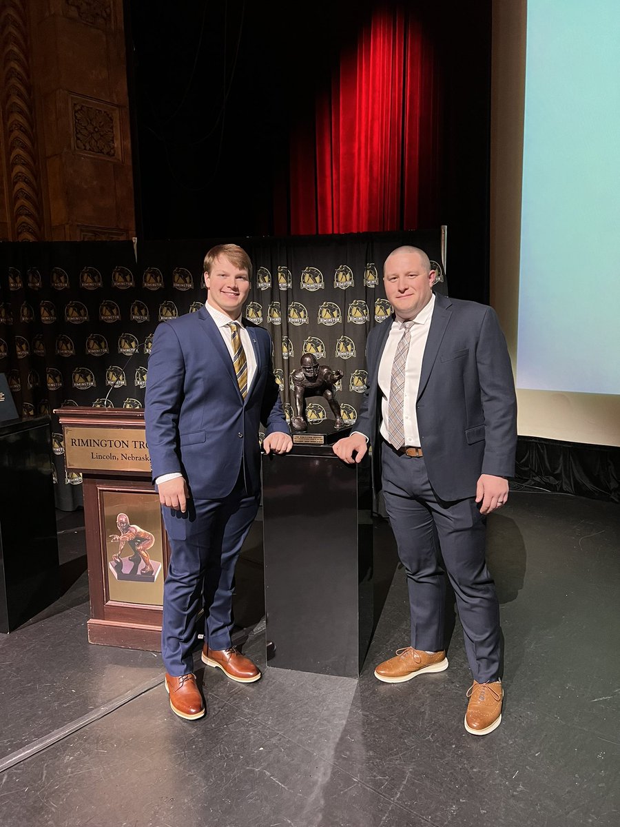 The top Center in FCS <a href="/Gus_miller50/">Gus Miller</a> and <a href="/CoachRyanOlson/">Ryan Olson</a> down in Lincoln, NE for the Rimington Award Ceremony 🏆

#GoJacks 🐰🏈