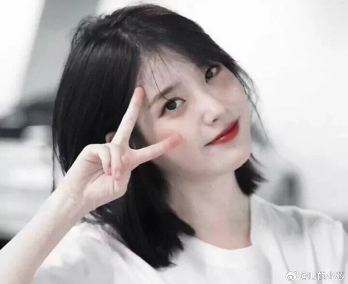 iuaenapieces's tweet photo. her pose https://t.co/pPAGsIyOB8