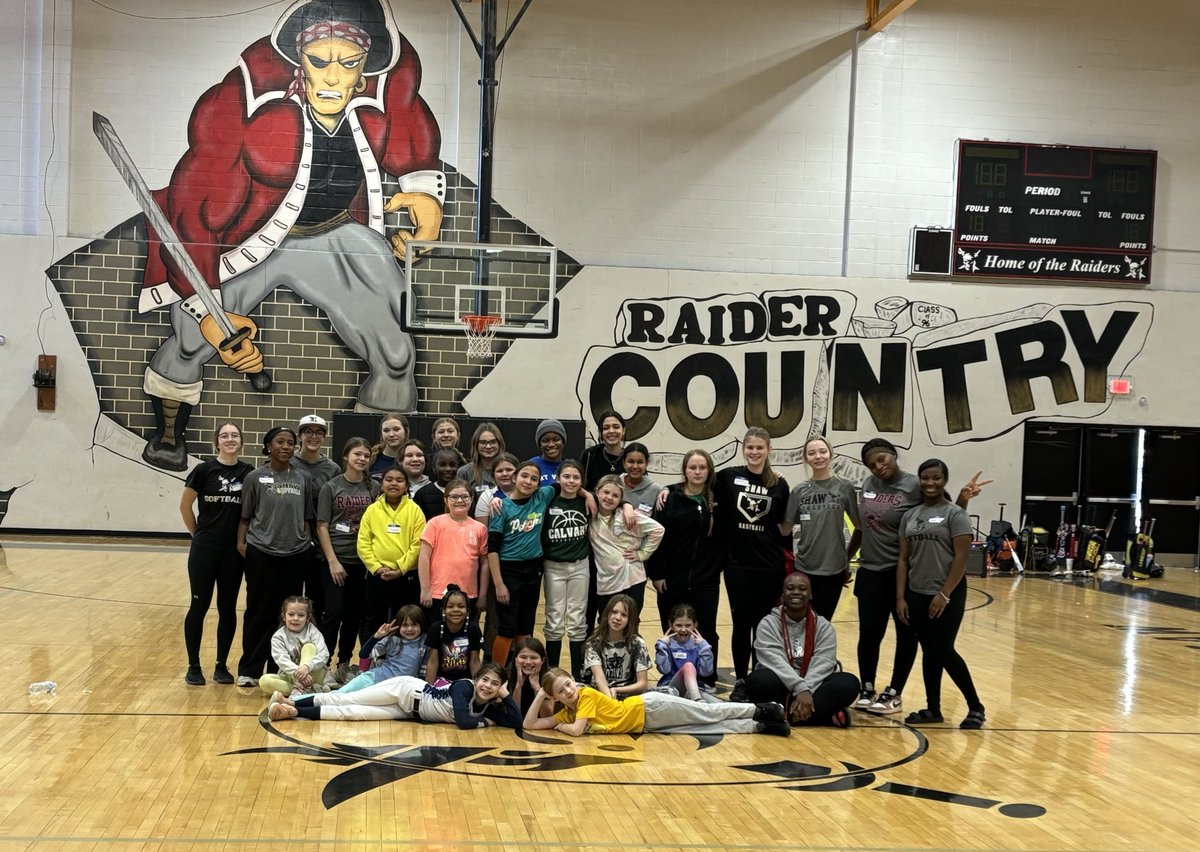 JordanS27363443's tweet photo. Today was the day I hosted my very own softball camp! It was such an amazing thing to watch the kids light up as they grasped what we were teaching them.Thankful for my amazing teammates and coaches for helping my dream become a reality! https://t.co/4uM7qseke7