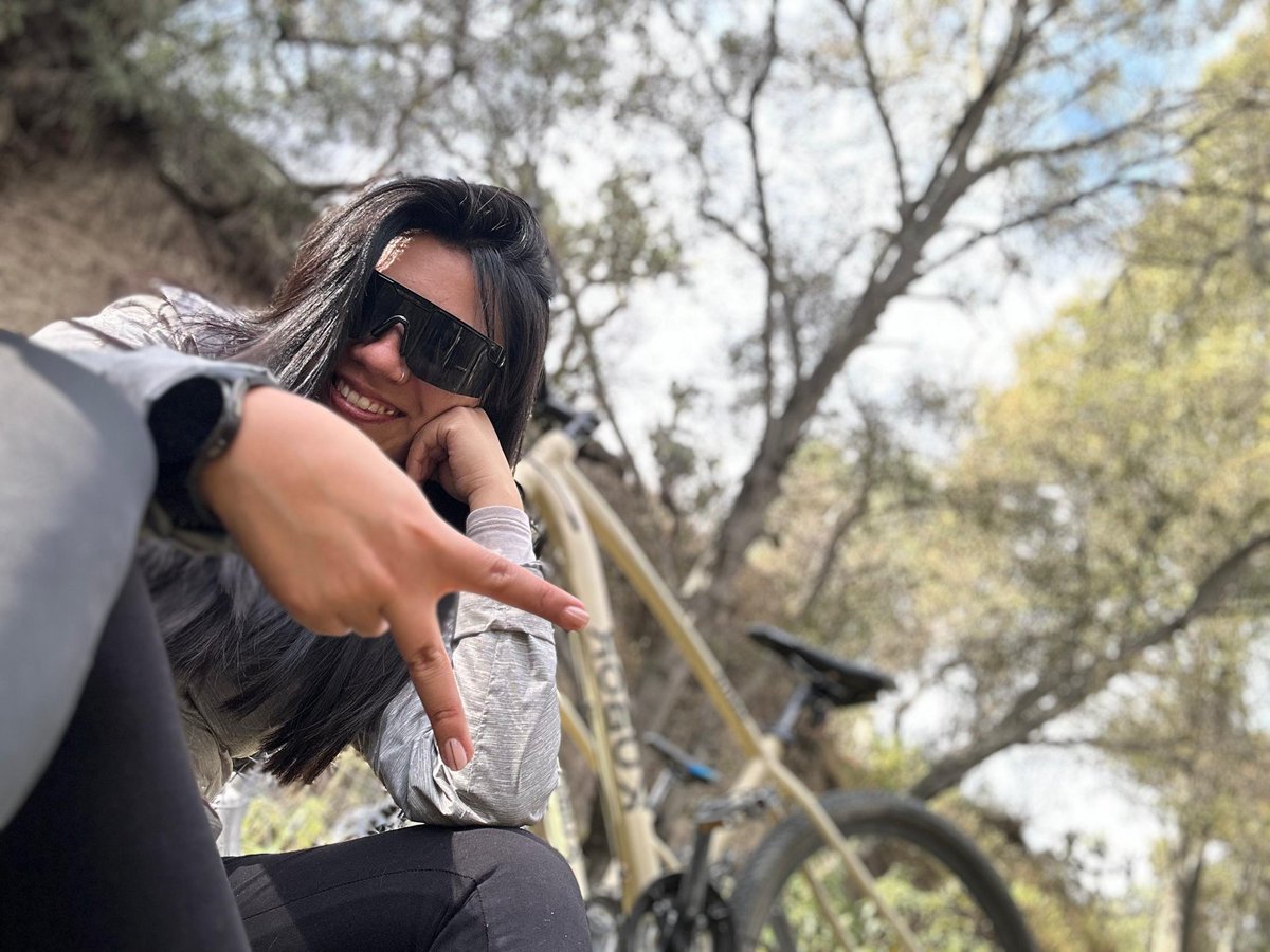 KariSaremi's tweet photo. Siempre quise hacer bici de montaña y hoy lo logré, ya me empieza a doler horrible el trasero pero no importa 😎 https://t.co/bzGieM4qP7