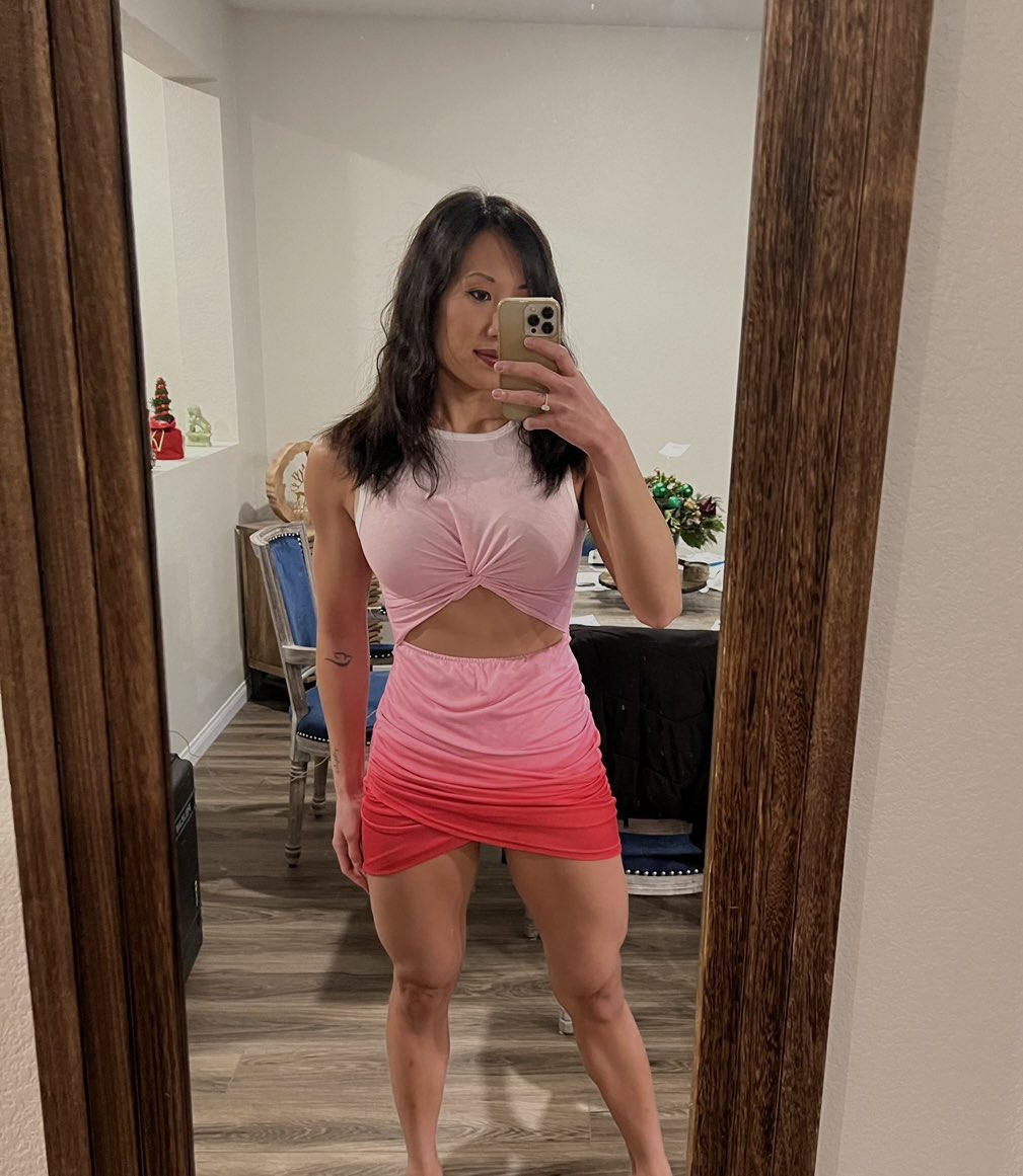 Are my quads getting too big?😫 Doing as many squats as I can to overcome the 🥞 genetics 😂🏋️‍♀️