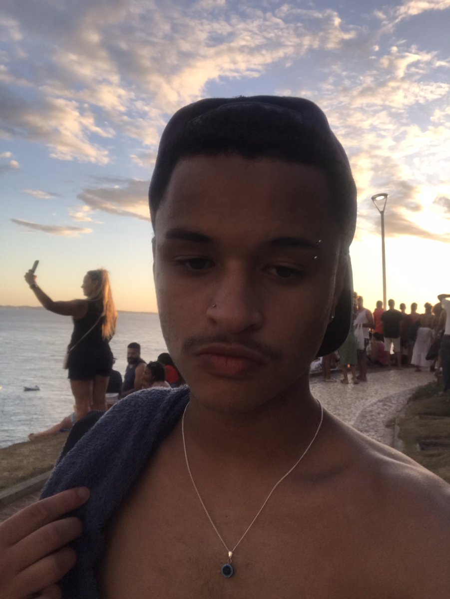 hot_civ's tweet photo. vic na praia https://t.co/kLD5XRalG0