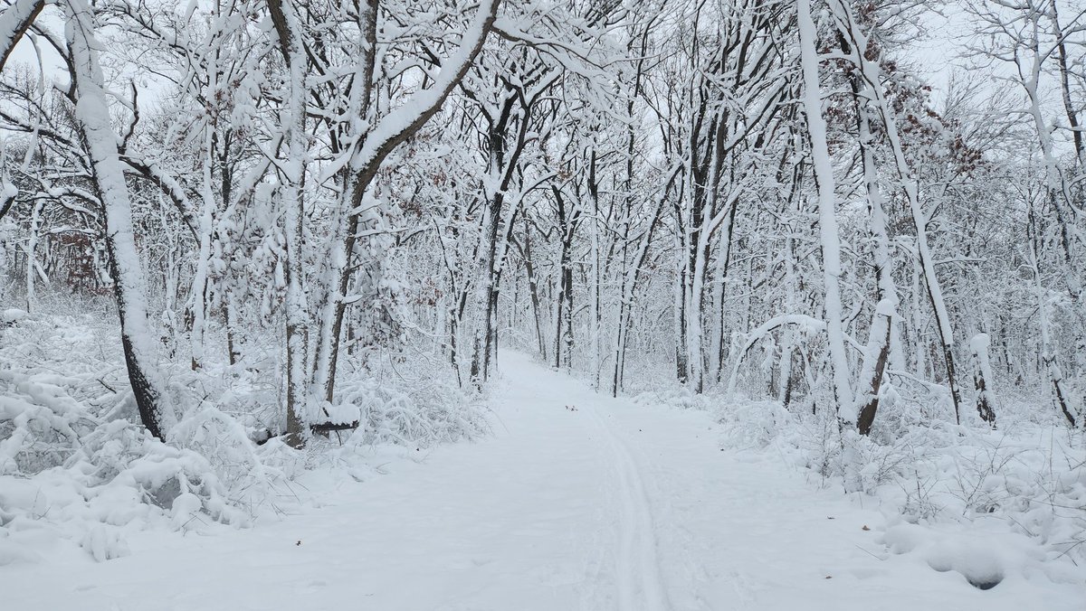 bw_mke's tweet photo. @aerialscapes @WDNR Nice! And a ground shot post storms, lots of snow! https://t.co/SQtnBgTMJ2