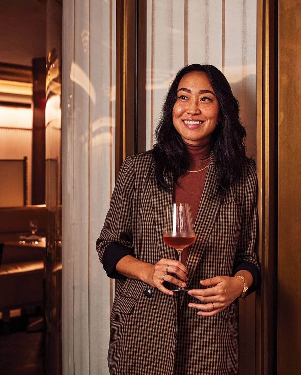 getknowbie's tweet image. Every glass of wine tells a story, a journey from grape to glass. At Knowbie, we delve into these stories, uncovering the secrets behind each sip. Let’s explore the rich tapestry of wine together. 

What’s the story behind your favorite wine? 🌏🍇

#Knowbie