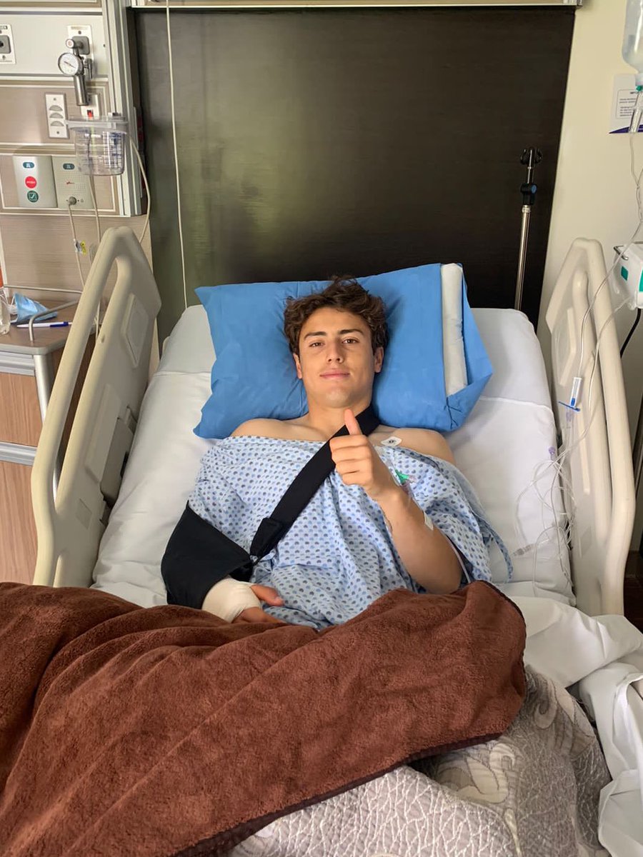AtletideSanLuis's tweet photo. Pasión, fortaleza, resiliencia y coraje. 👏🏼👏🏼

Iker Moreno demostró que juega #ConAlmaPotosina en todo momento. ❤️🤍💙💛

Pronta recuperación, Iker. 🫂 https://t.co/Ciwf8llpYU
