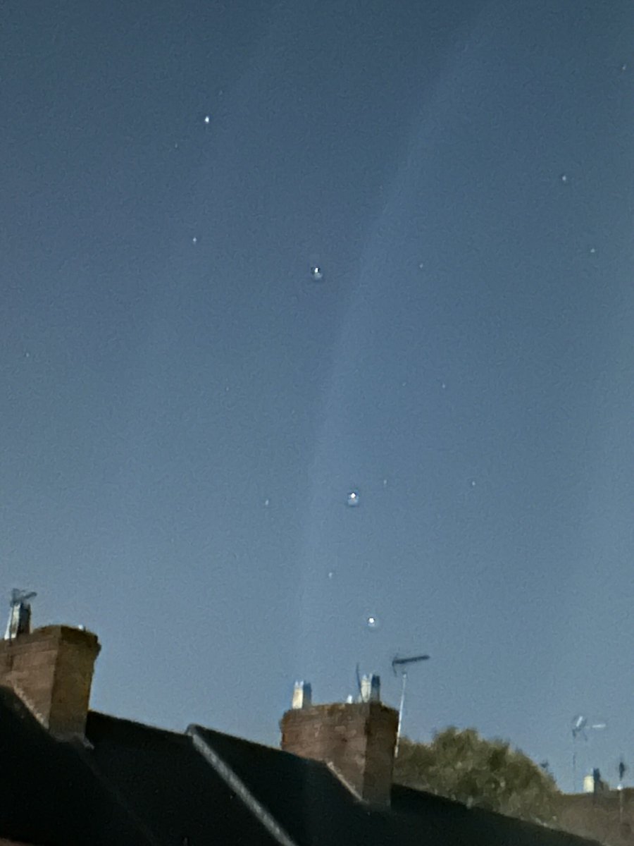 milnerj11's tweet photo. @MetroUK Think you will find they are Elon Musks satellites SpaceX! https://t.co/Sxt4ekToSg