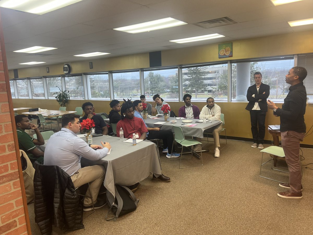 MA had the honor to host 11 collegiate 🏈 players, for an internship day. We explored financial concepts, discussed the need for them to enter this career and how, networked, and ended the day struggling at top golf ⛳️! Appreciate every attendee for embracing the day!