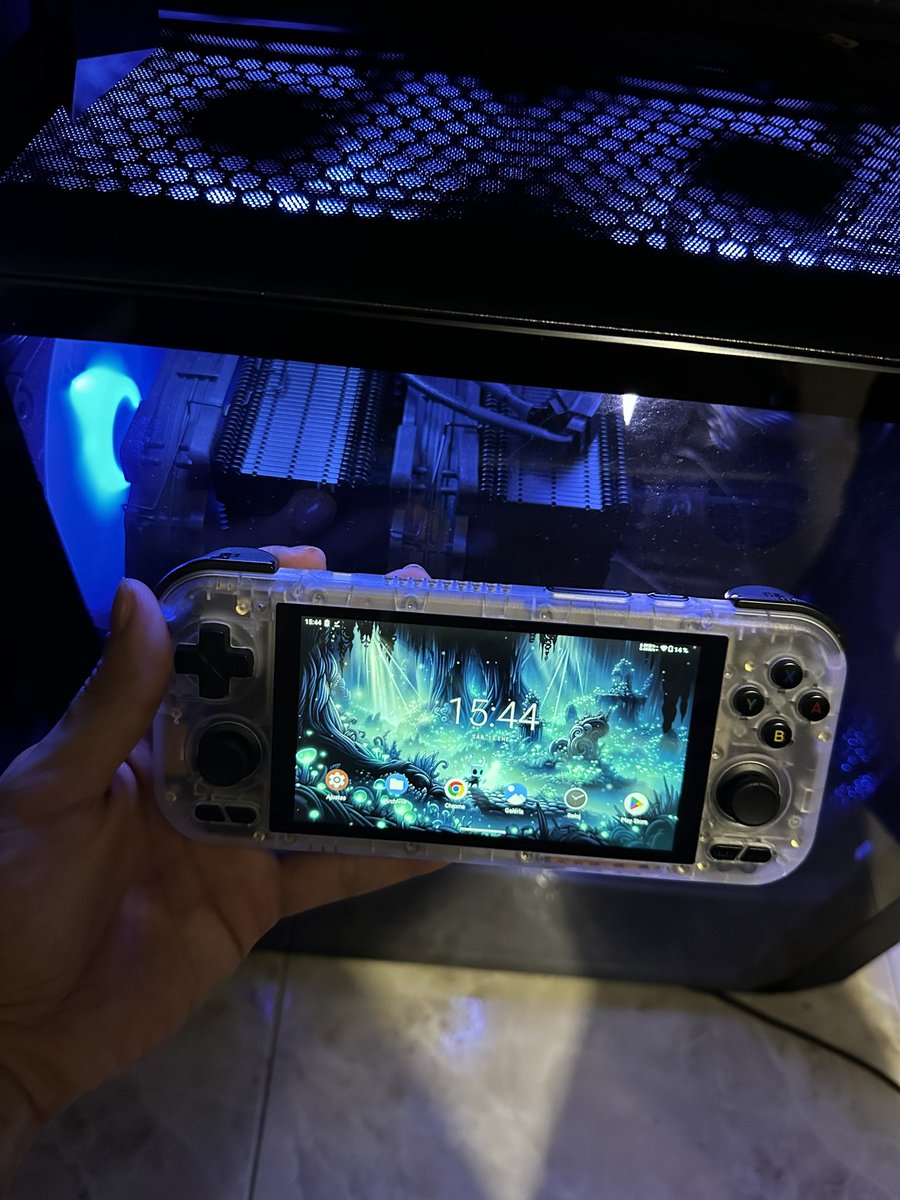 MiyooMiniPlus's tweet photo. How beautiful is this hollow knight wallpaper on the retroid pocket 4 pro 

https://t.co/rofyvOeZEt

#retrioid #retroidpocket4 #retroidpocket4pro https://t.co/pEDXsgMNJj
