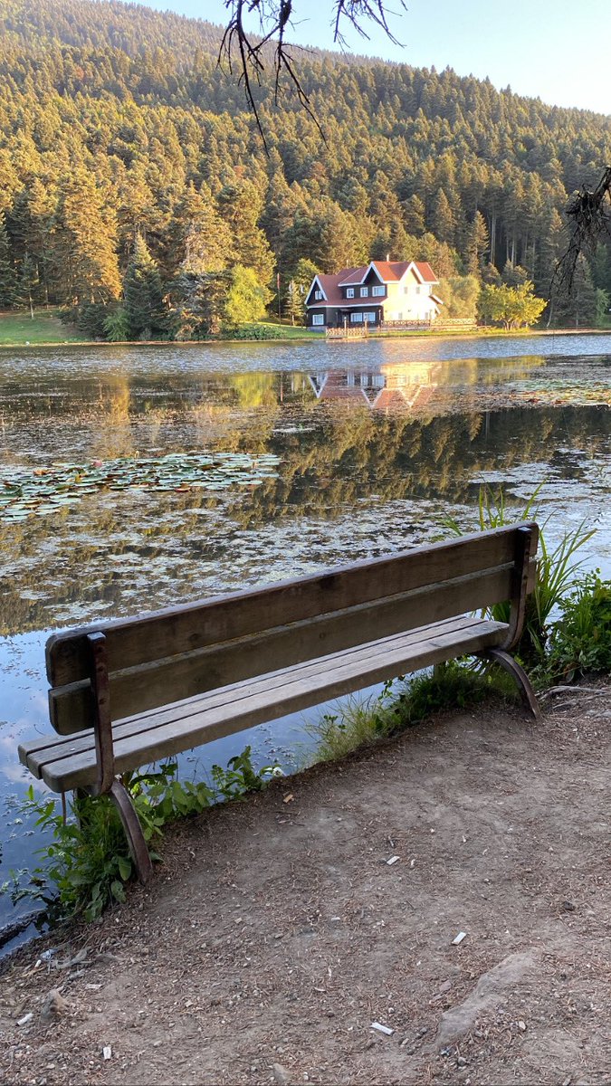 Kalabalık bir yalnızlığın içinde yalnızım