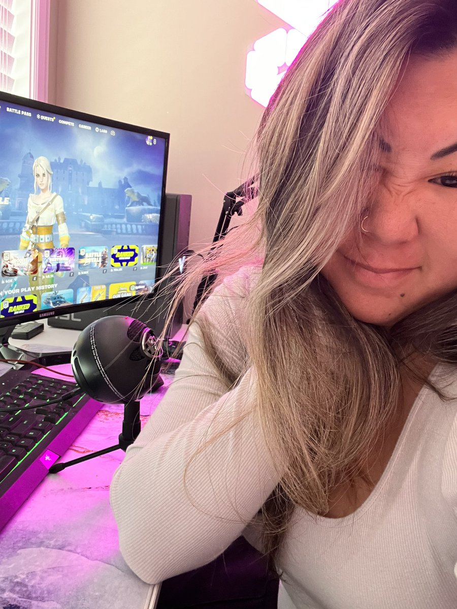 Only 7 away from 500 followers on Kick 😱.  Going live….maybe we’ll reach 500 today 🤞🤔 kick.com/sweeetdee