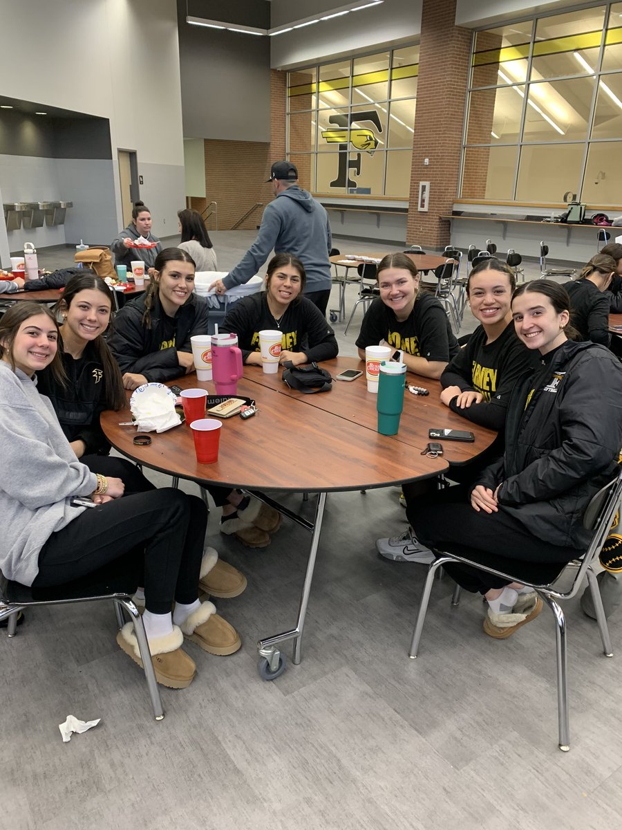 Forneysoftball's tweet photo. The annual potluck was a success! We are all SUPER excited for these group of girls and canβt wait to see the season play out! Day 1 and 2 of practice in the books βοΈ #forneysoftball #roadtostate https://t.co/5jBKJ5xGfn