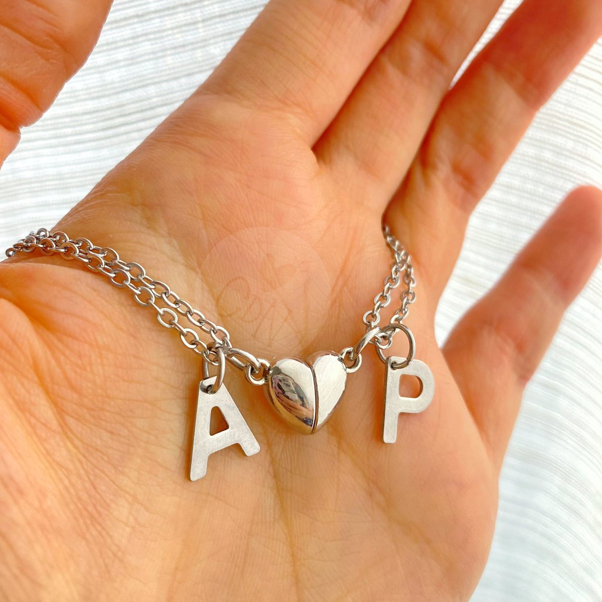 Un collar con mi inicial se te vería muy bien 💘 #sanvalentin