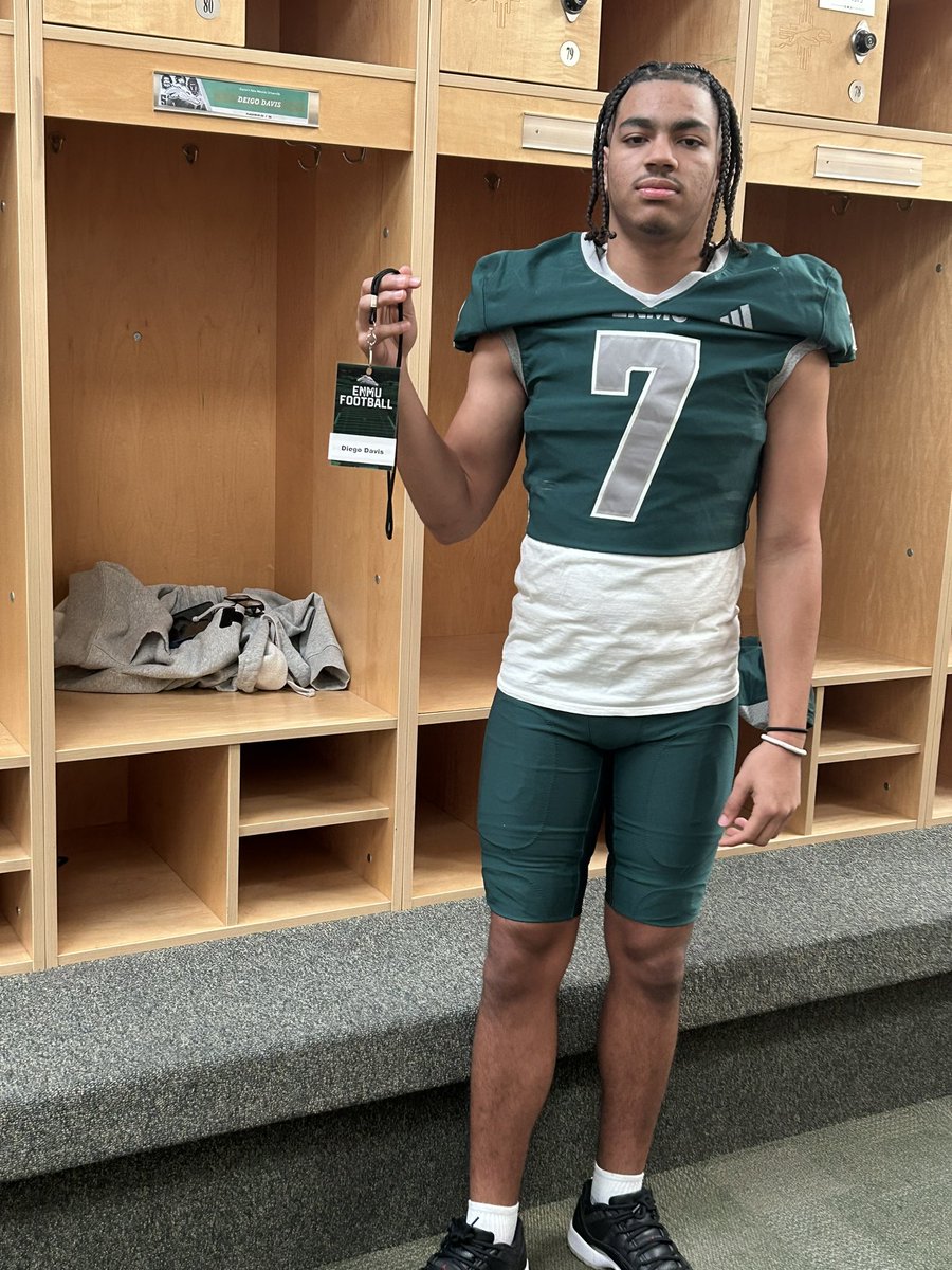 Diego_7Davis's tweet photo. I am very thankful and had a lot of fun on my official visit to @ENMUFootball!! A huge thank you to @CoachKelleyLee, @KadenMerrell, and the rest of the coaches for the hospitality and opportunity! #GoHounds https://t.co/c8rlKWSvW0