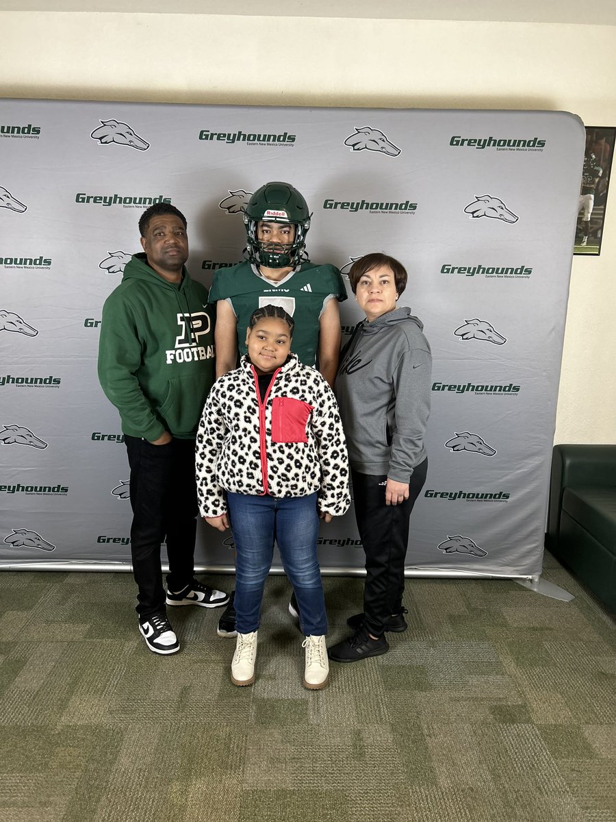 Diego_7Davis's tweet photo. I am very thankful and had a lot of fun on my official visit to @ENMUFootball!! A huge thank you to @CoachKelleyLee, @KadenMerrell, and the rest of the coaches for the hospitality and opportunity! #GoHounds https://t.co/c8rlKWSvW0