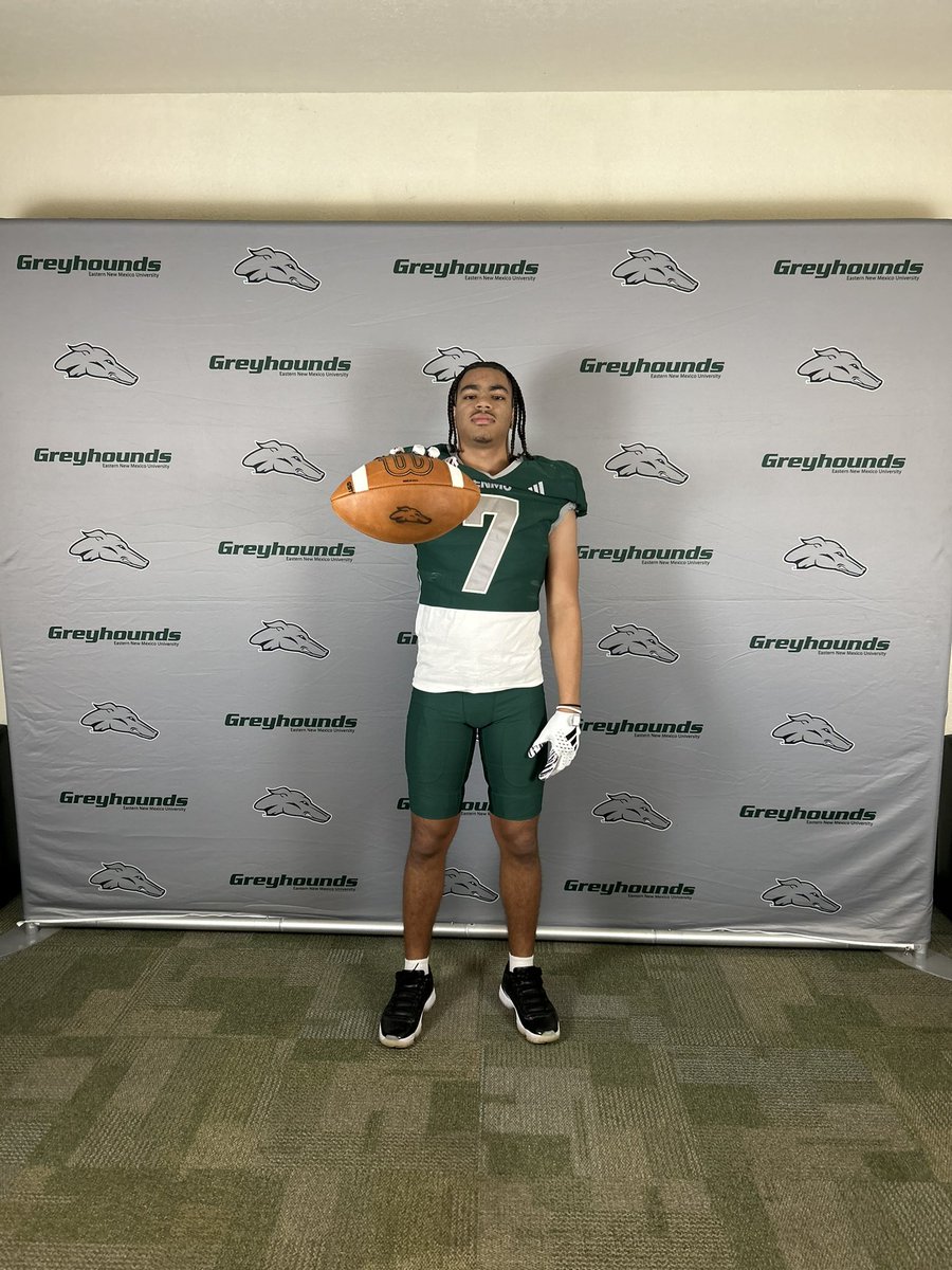 Diego_7Davis's tweet photo. I am very thankful and had a lot of fun on my official visit to @ENMUFootball!! A huge thank you to @CoachKelleyLee, @KadenMerrell, and the rest of the coaches for the hospitality and opportunity! #GoHounds https://t.co/c8rlKWSvW0