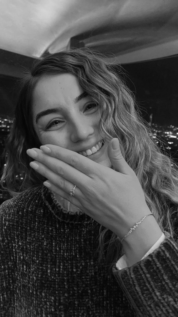 arkadaşlar ben bugün duyduğum en güzel eveti duyup, gördüğüm en güzel gülüşe şahitlik ettim