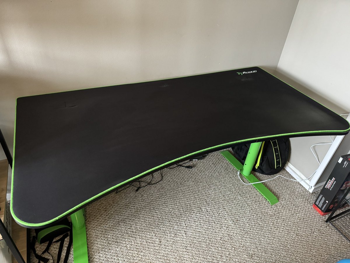 PudgyPro's tweet photo. Girlfriend decided to clean my desk…
Before and after photos… wow!
Thanks @WifeyPro_ https://t.co/nwwzmZM7zx