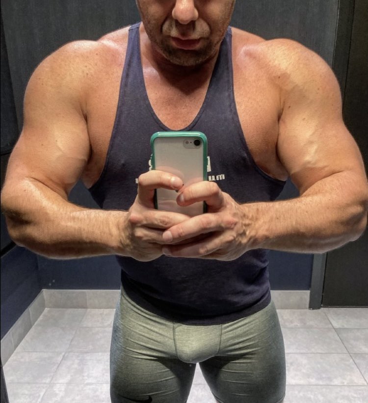 JCRock_XXX's tweet photo. Spandex barely even holds me in 💪🏼😈

#musclegrowth #spandex #lycra #muscleboy #bodybuilder #gains #flexing #bulge #cock #muscle #bodybuilding #gainer #musclebate #roidbull #growth #pump #jock #gaymuscle #gaymusclegrowth #musclegear https://t.co/le9PLej1Jv