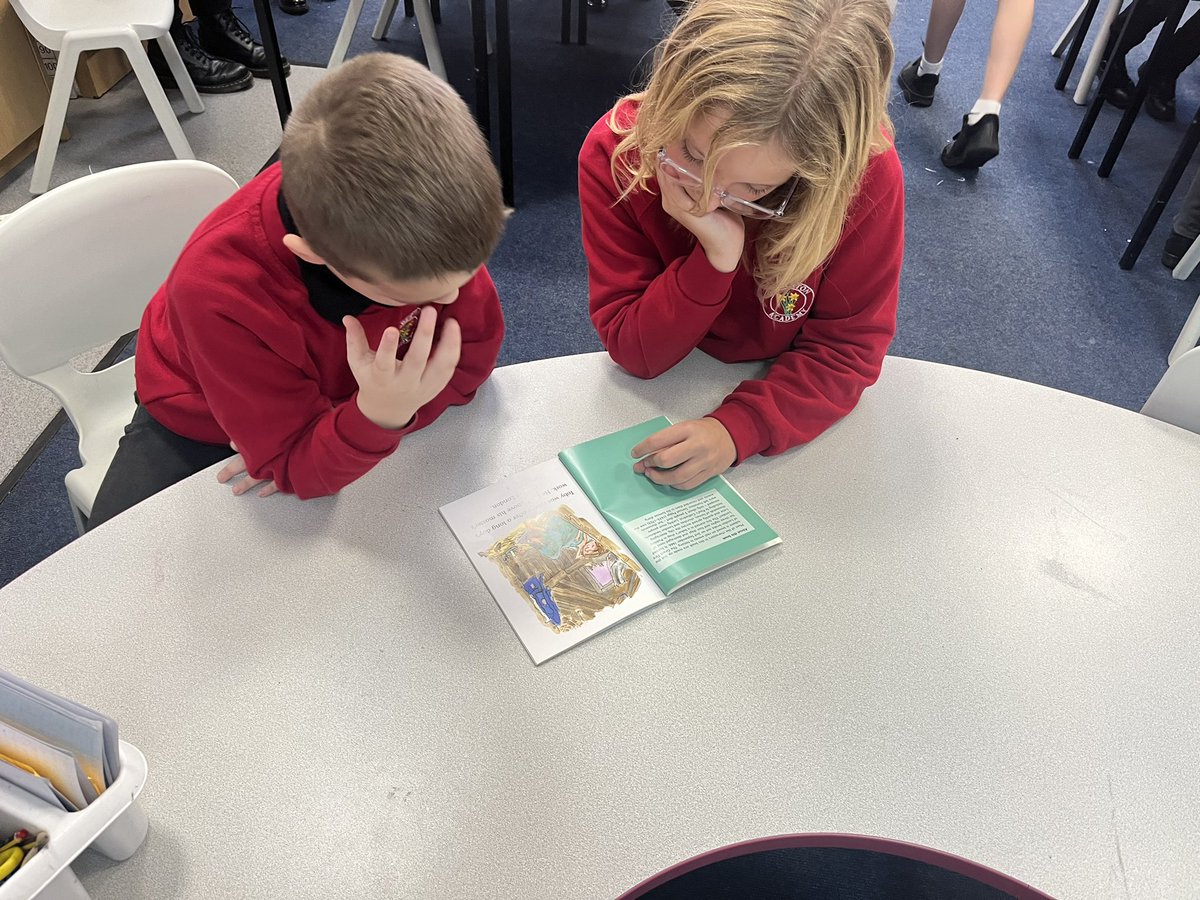 Last week Y6 came to spend their reading for pleasure time with Sweden class. It was lovely to hear all the children reading together and discussing the wonderful books they’d chosen from the library. 📚 #LincolnshireReadingPledge @Miss__Ch__ @GosbertonAcad @WSHEnglishHub