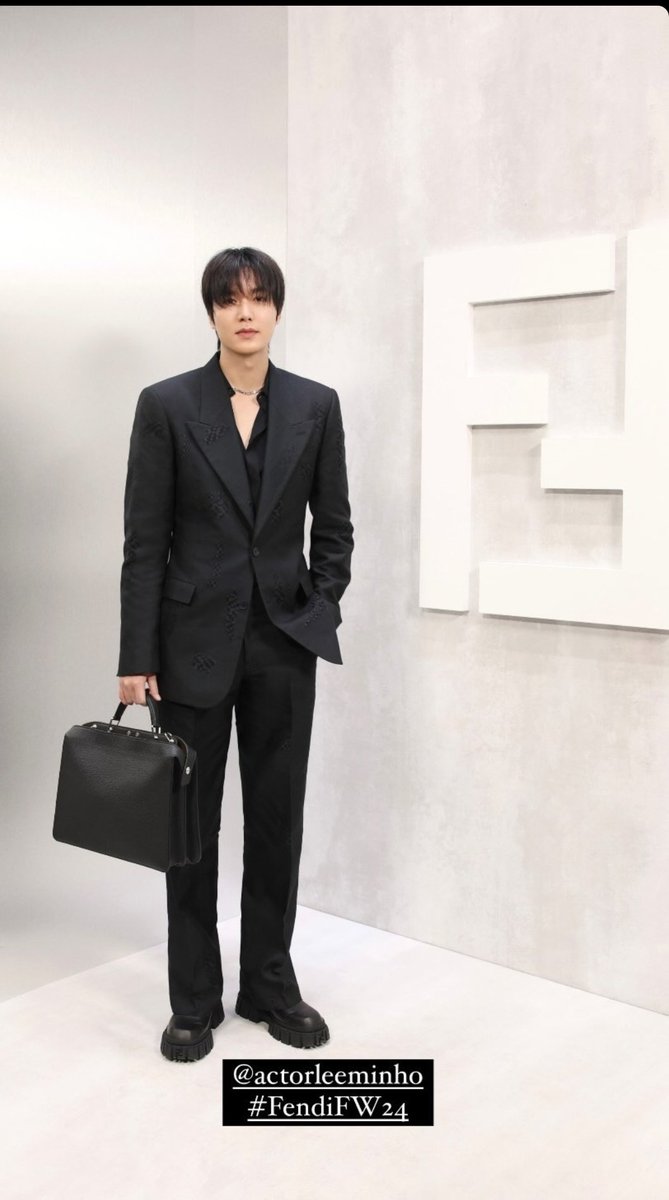 MINHOSOURCE's tweet photo. FENDI IG update
Insane face card and body proportions 

#FendiFW24 #LeeMinHo https://t.co/wqrzJOSCnR