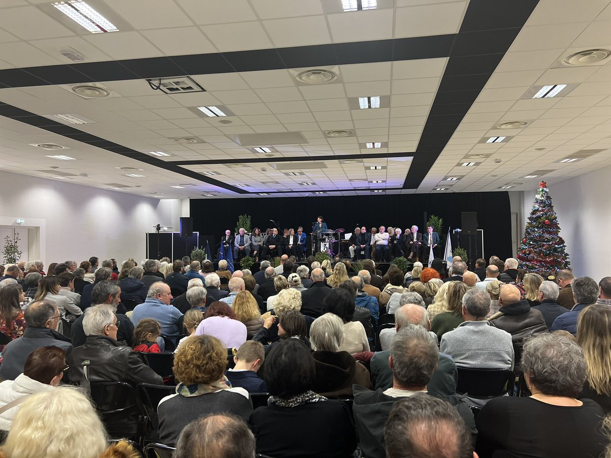 veroniqueborre's tweet photo. Ce soir à Colomars aux côtés de mon amie Isabelle BRÈS, son Maire, pour présenter nos vœux à la Commune. Encore de beaux projets pour la nouvelle année soutenus par @MaRegionSud, @RenaudMuselier et @cestrosi. Belle et douce année 2024 aux Colomarsois et Colomarsoises! https://t.co/H1k3QJ1BKr
