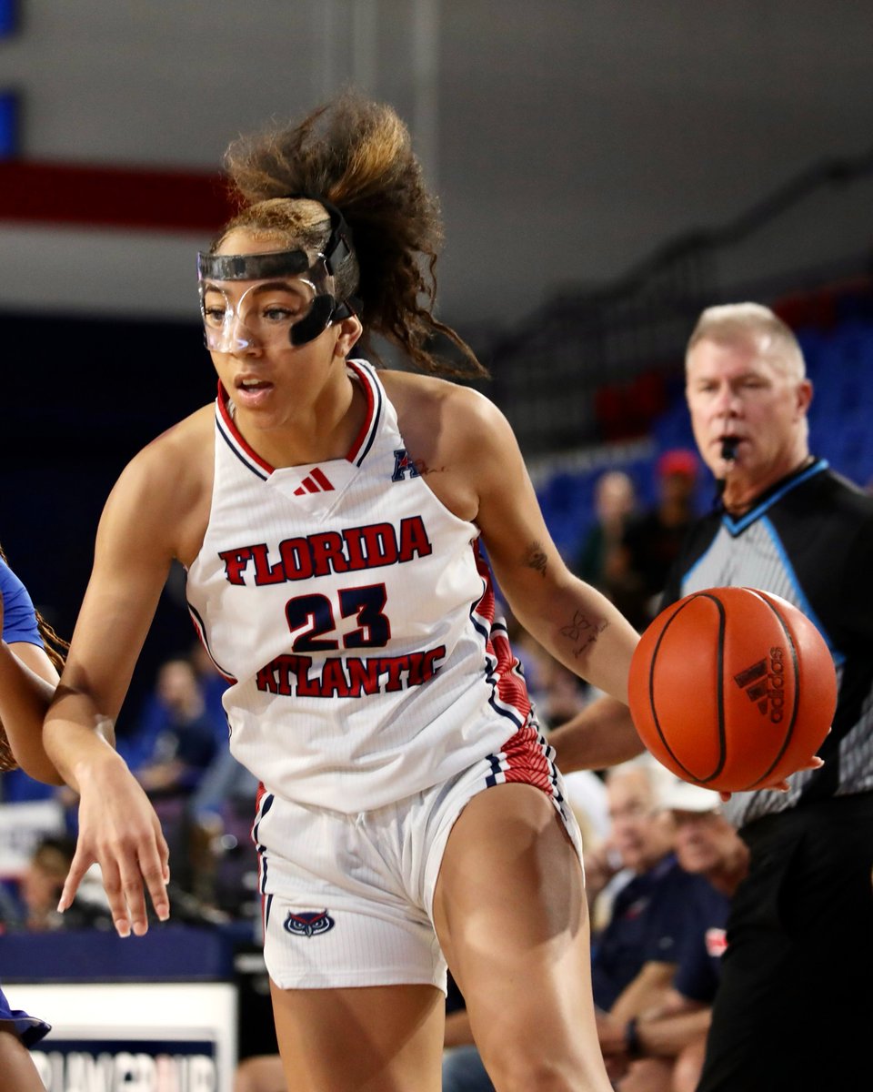 FAUWBB_Hoops's tweet photo. First career double-double for @JadaMoore24 with 18 points and 10 rebounds so far against Tulsa!

#WinningInParadise https://t.co/8MjVkm3KxD