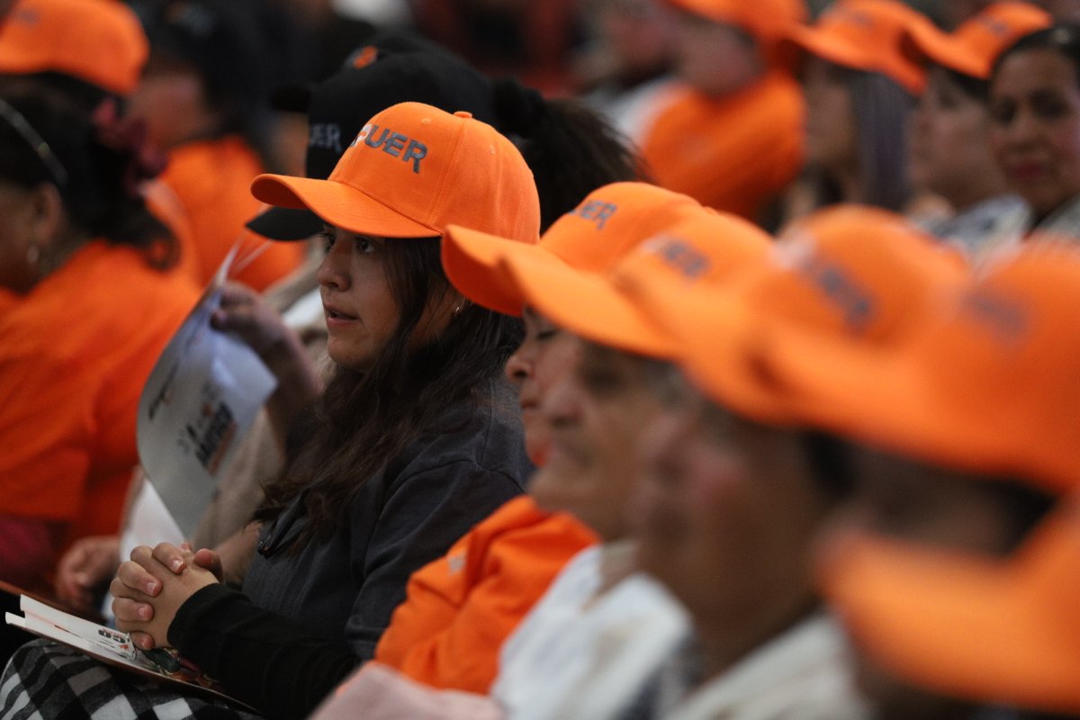 AlbertoEsquerG's tweet photo. Esa es la mayor motivación con la que contamos. El compromiso de no fallarles marca cada una de nuestras acciones, porque queremos que a Jalisco le siga yendo bien. ¡Vamos de #NorteASur con todo!
.
.
.
Mensaje dirigido a militantes y simpatizantes de Movimiento Ciudadano. https://t.co/CLz8mKpCzm