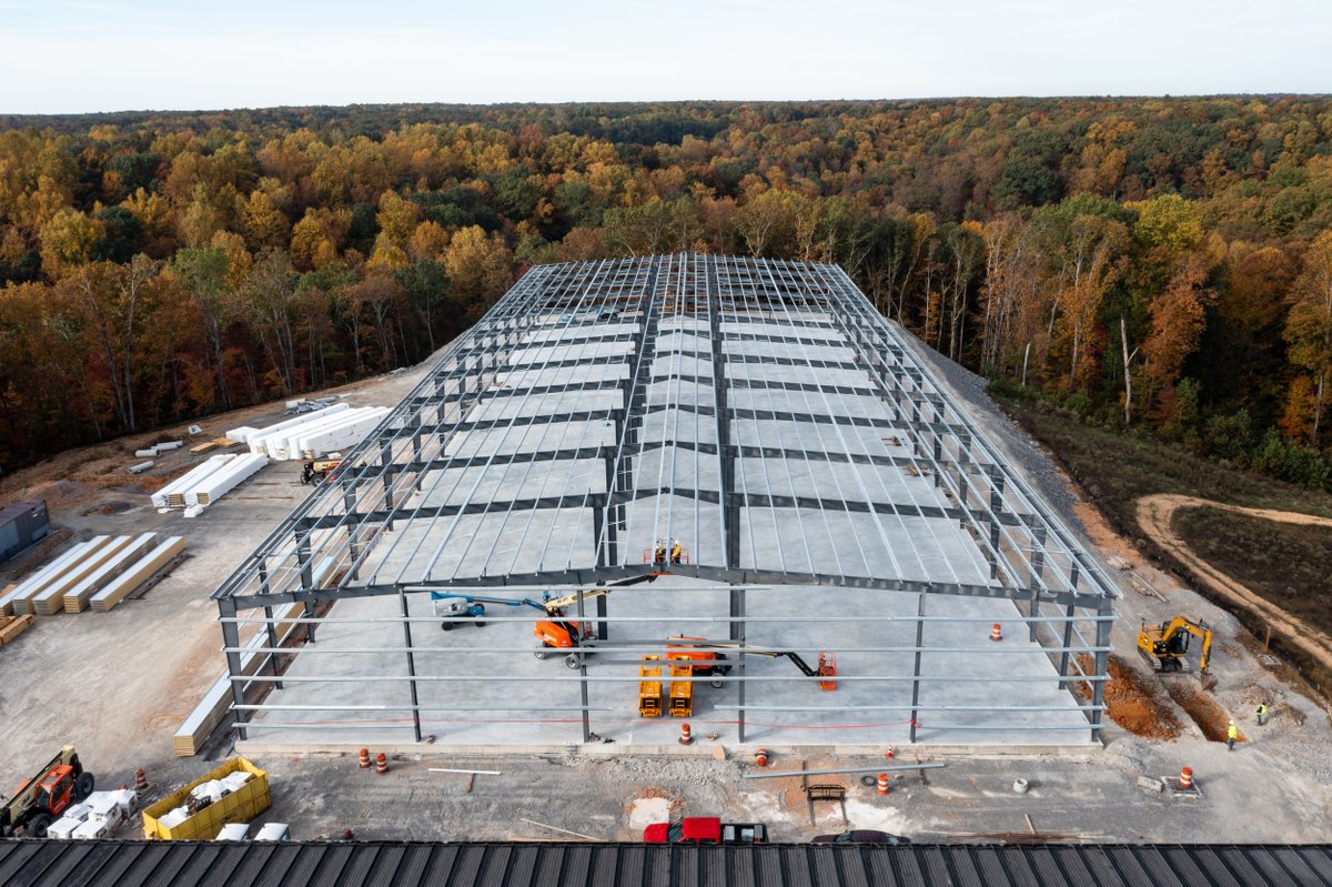 EastWestbrook's tweet image. Then ➡️ Now 
Progress update on this 62KSF Barrel Storage Warehouse in Tullahoma, Tennessee.  

#WeAreEandW #IndustrialConstruction #StructuralConcrete #GeneralConstruction #ComplexConstruction #PEMB #Fabrication #concreteconstruction #construction