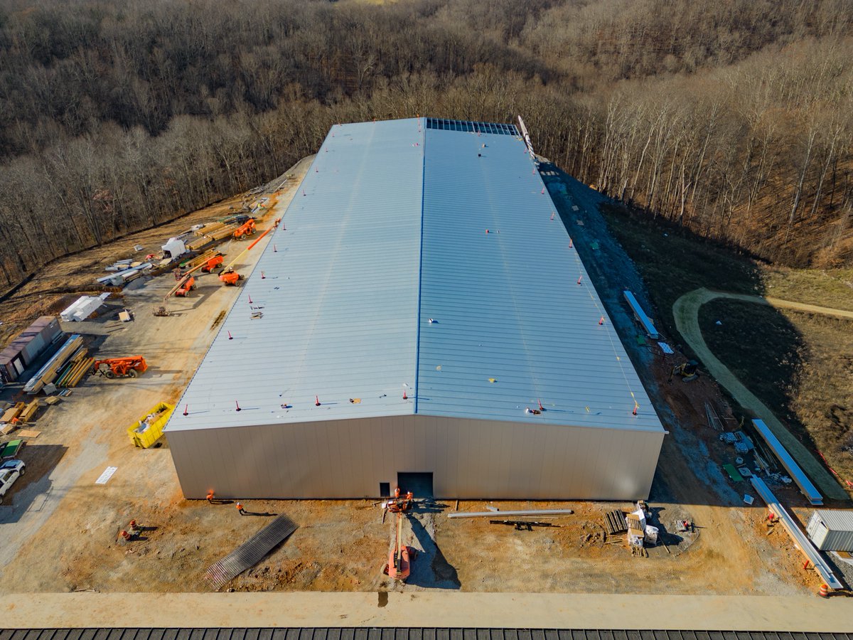 EastWestbrook's tweet image. Then ➡️ Now 
Progress update on this 62KSF Barrel Storage Warehouse in Tullahoma, Tennessee.  

#WeAreEandW #IndustrialConstruction #StructuralConcrete #GeneralConstruction #ComplexConstruction #PEMB #Fabrication #concreteconstruction #construction
