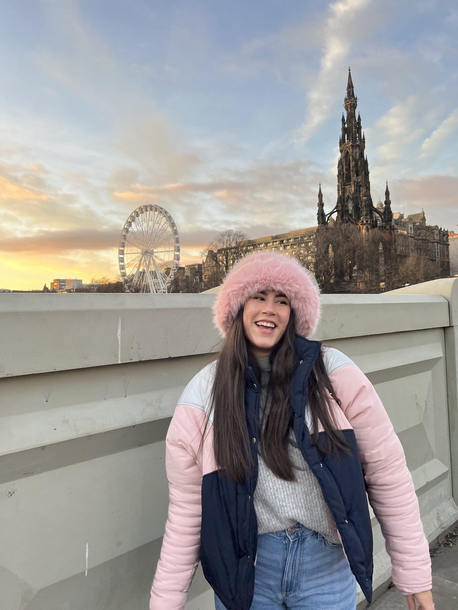 yaimellado's tweet photo. un cupcake de fresa por edimburgo 🌸 https://t.co/ynIct0YPpy