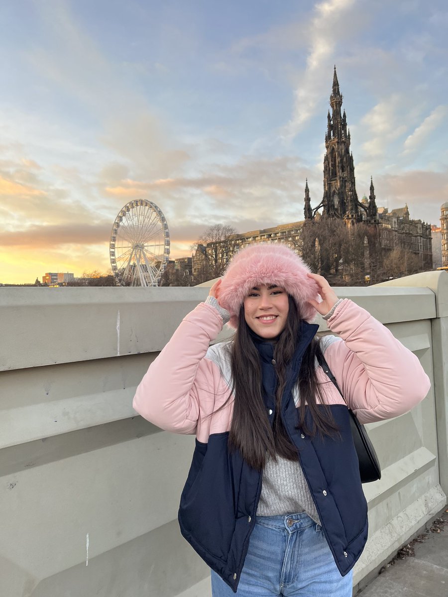yaimellado's tweet photo. un cupcake de fresa por edimburgo 🌸 https://t.co/ynIct0YPpy