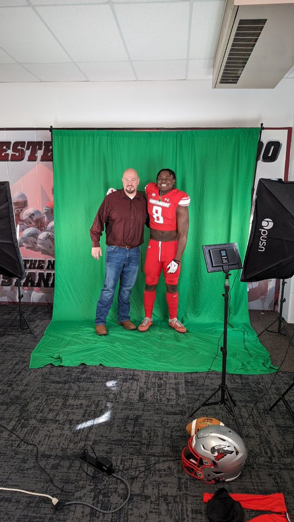 JaydenEpps52's tweet photo. Blessed to receive a dual track and football scholarship to western Colorado university @PalomaValley_FB @CoachMerida @Coach_Browning AGTG🙏🏿 https://t.co/DYpTyNT76r