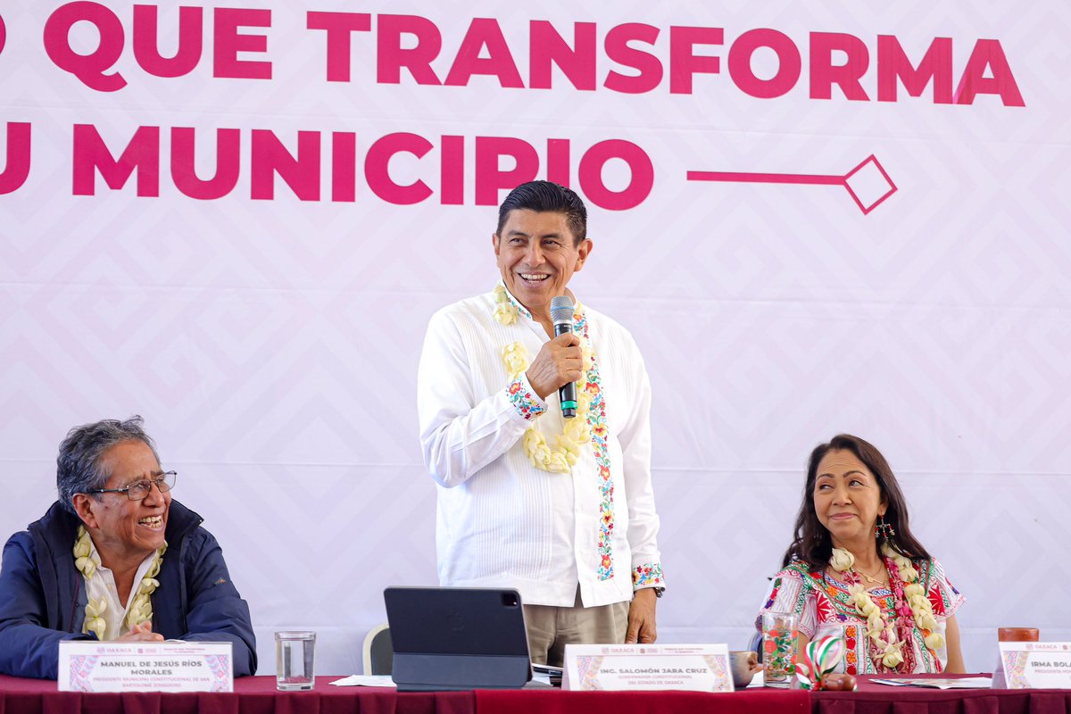 salomonj's tweet photo. En San Bartolomé Zoogocho, visitamos a nuestras paisanas y paisanos para informarles las acciones que llevaremos a cabo con la estrategia Trabajo que Transforma tu Municipio, con la que estamos atendiendo de forma directa y sin intermediarios las necesidades de las comunidades.

En esta localidad de la Sierra Juárez invertiremos en rubros como seguridad, salud, escuelas, infraestructura, programas sociales y más apoyos para el bienestar y desarrollo. Seguimos construyendo la transformación profunda de Oaxaca, impulsando la Reparación Histórica de los Pueblos en todo el estado.