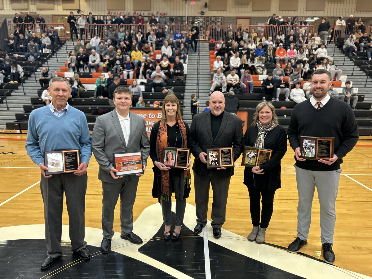 bpsdinfo's tweet photo. Last night, the Bethel Park Hall of Fame Committee inducted its Class of 2023. Congratulations to Ray Engott ‘33, Tina Hasselberg ‘75, Bill Zadinski ‘84, Karen Roeber ‘88, Jake Dixon ‘16, and Victor Pearson. #bpproud #4everahawk https://t.co/nlxUnsGVch
