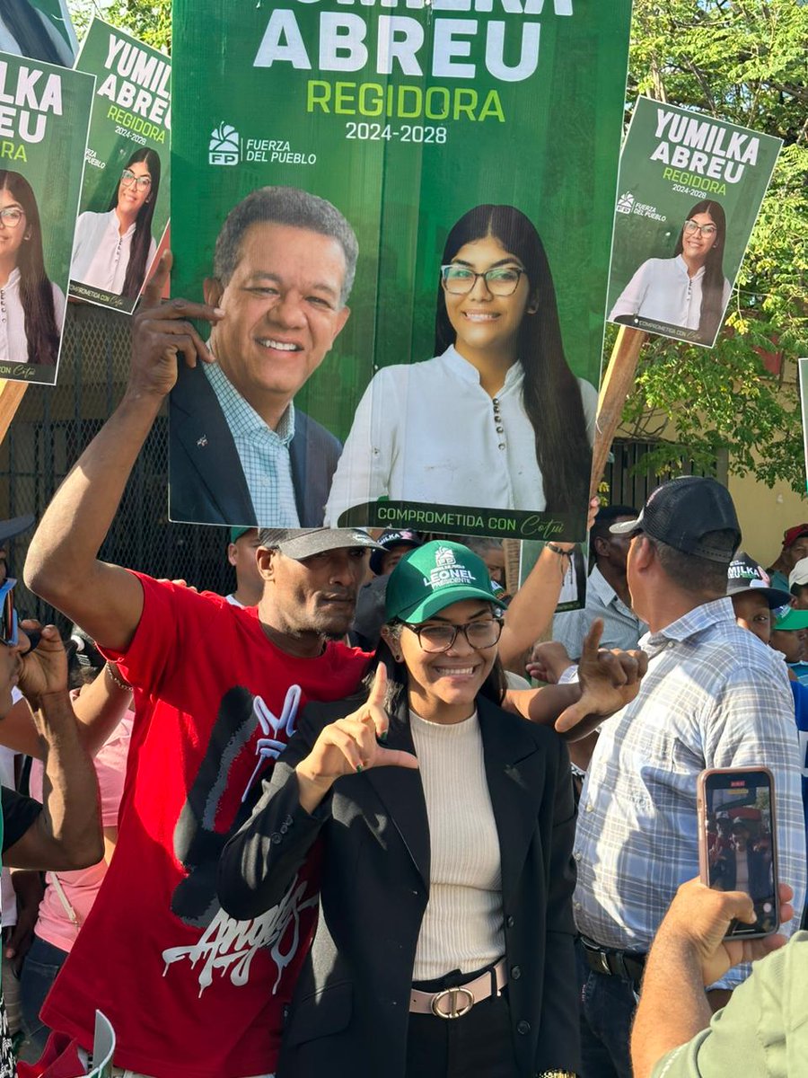 Evelynp881's tweet photo. La Fuerza del Pueblo es la voz de tu comunidad. Junto al Dr. Leonel Fernández, construyamos un futuro lleno de logros y bienestar. #FuerzaDelPueblo #LeonelFernández #VolvamosPaLante #CaravanaFP #CandidatosFP #ComitéDeCampañaFP https://t.co/axMsG39cZ6