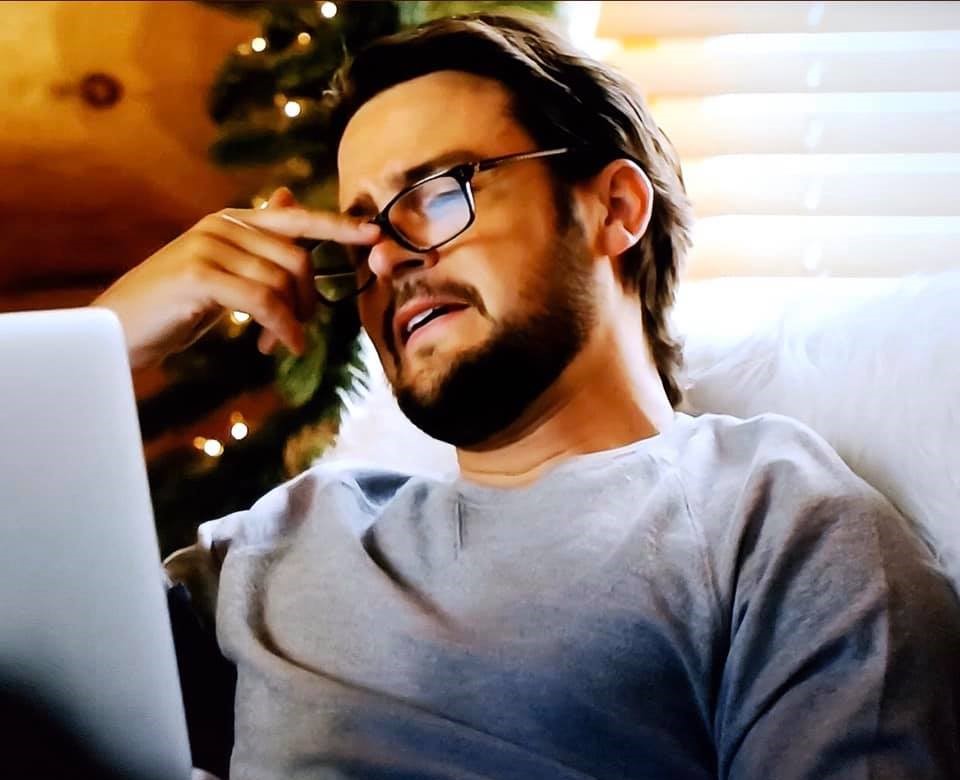 bonoisagod's tweet photo. Did someone say glasses??? Alex ❤️
#MistletoeSecret @hallmarkchannel
@tyler_hynes #tylerhynes #teamtylerhynes #hynies #FallingForFootball #Chiefs @JanelParrish @Chiefs @barkleyus #TylerHynesTweetParty #HyniesTweetParty #TisthePostseason #tylerhynesTweetaThon https://t.co/OooCae6AUU