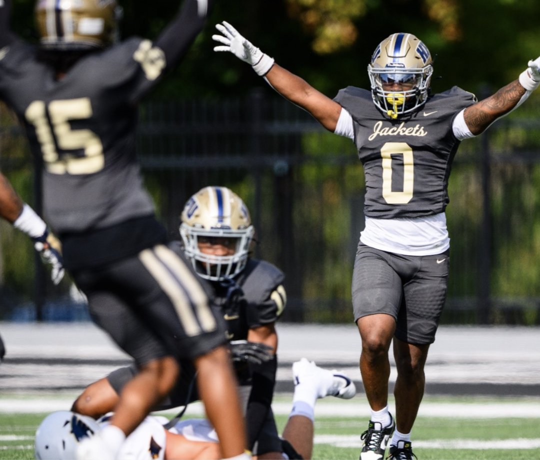 After a great conversation with @CoachCadeGray I'm blessed to say I received an Offer from Howard Payne University!! #Stingem @CoachBlann @CoachBradShea @CHSBraveFB