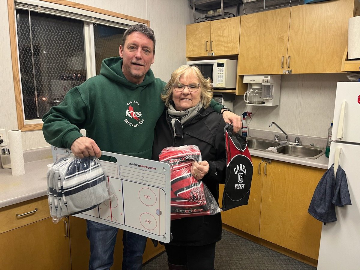 Big thank you's to iPlayHockey for the donation of toques, bags, and coaching board. Also, to Gloria Mckague (in picture) and the Crestwood Curling Centre for the donation of much needed socks for the McCauley rink.@community @yeg @odr @EFCL @Oil_Foundation @bmcnews