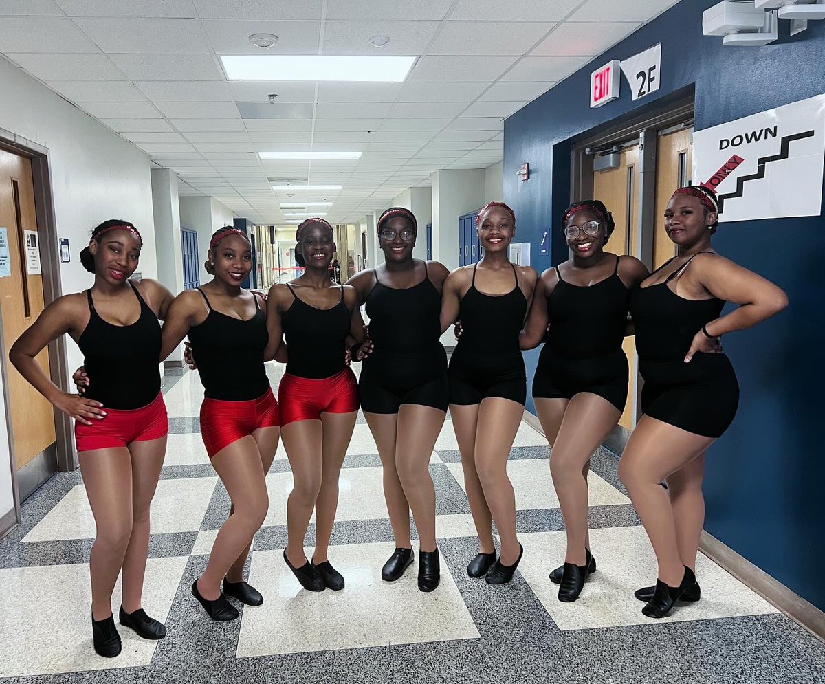DouglassDance's tweet image. Competition season! S/O to APS’ own @seanfreemanAPS for hosting the first ever Westside Invitational ✨🖤💛 #DCDC #DouglassCelestialDanceCompany #Astropride #Westside