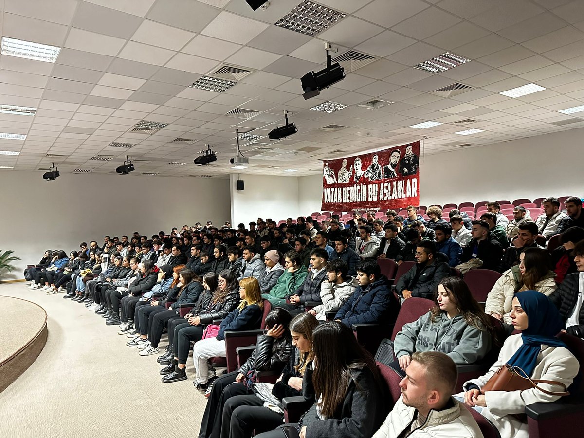 ayyildizob1968's tweet photo. Ayyıldız öğrenci birliği olarak; Pençe-Kilit Harekatı bölgesinde şehadete eren askerlerimiz ve gelmiş, geçmiş bütün şehitlerimiz için Kur’an-ı Kerim tilaveti düzenledik. Tilavet sonrası arkadaşlarımıza ikramlarda bulunduk.

Aziz Türk Milletinin Başı Sağ Olsun.

@fatiharici61 https://t.co/xlJzt9AuON