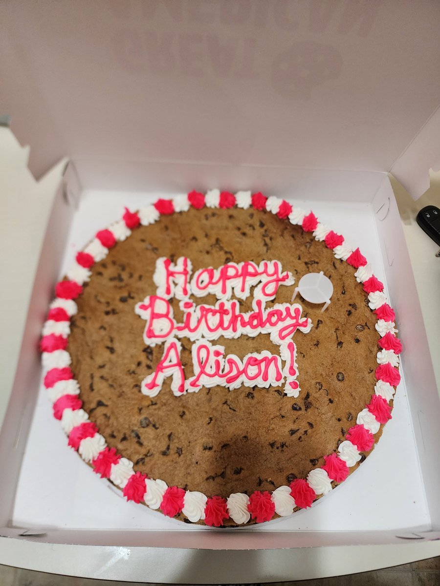 Ali4cattos's tweet photo. Cookie cake is vastly superior to regular birthday cake. Fight me. #cookie #birthday #delicious https://t.co/BMbs3xY4ES