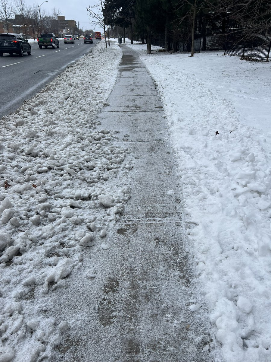 Yearly tweet to @311Toronto about this portion of Victoria Park Avenue never being cleared. Sidewalk plow clears south of here (3rd pic) but never north of here. West side of Victoria Park Ave south of Rowena Drive. @JonBurnside_DVE @oliviachow