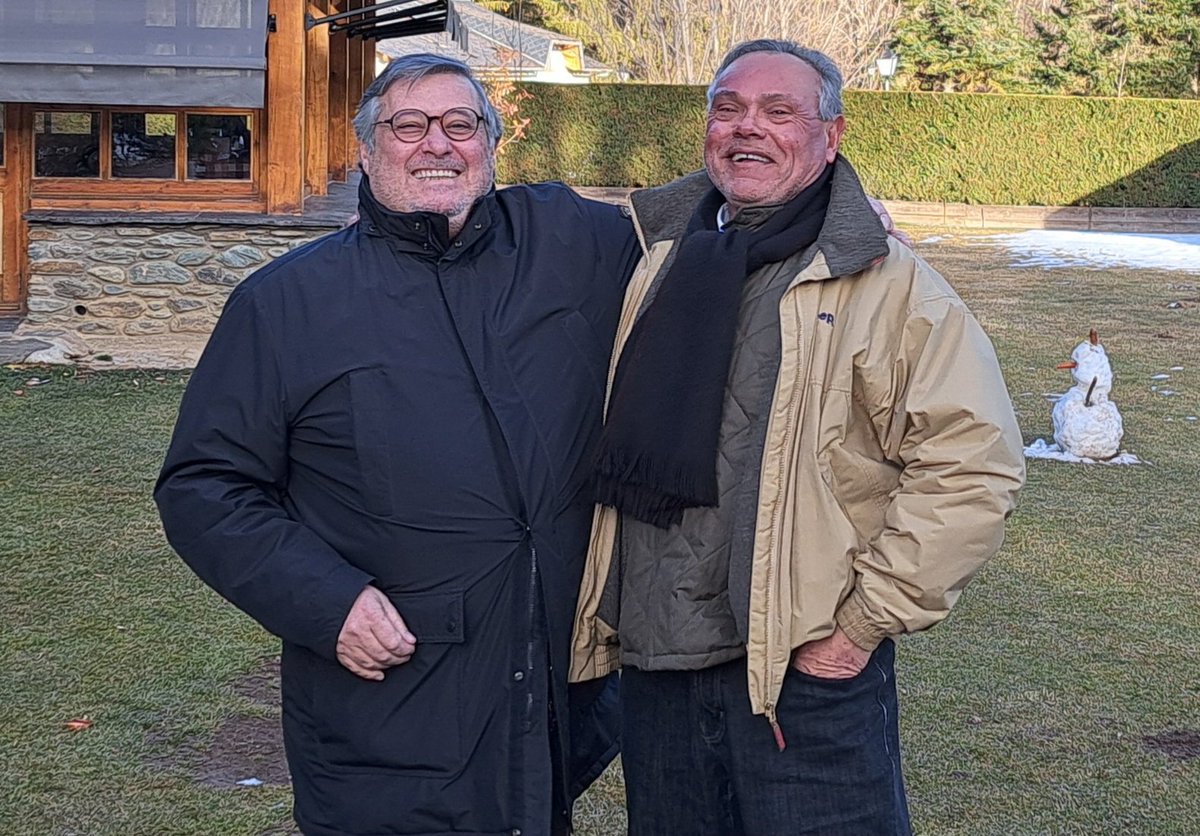 🐶🐶🐶🐶Joan Besson tweet media