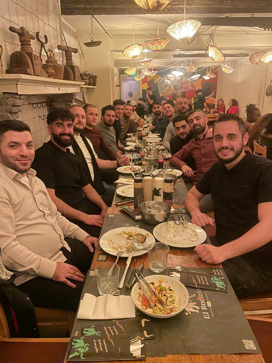 RKVVRimboe's tweet photo. De mannen van Rimboe in Antwerpen. 

Smakelijk boys! https://t.co/aG3Eh7YOnP