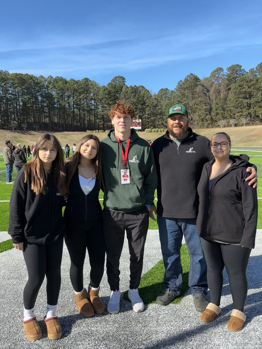Bush14Rylee's tweet photo. #AGTG Blessed and honored to announce my commitment to @ReddiesFB to further my education and athletic career!! #codeRed🚨 @rileymoraless @KPark_Football https://t.co/oUqGArf6pq