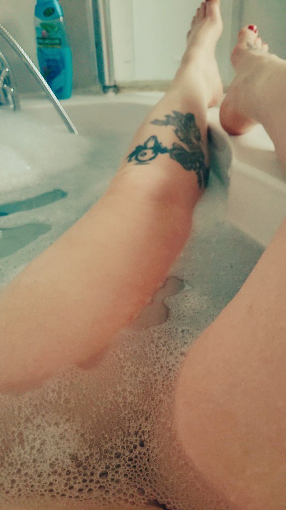 serious_666's tweet photo. #bath #slut #onlyfans #feetseller 
My only fans is free! https://t.co/qifD6Aq7Z9