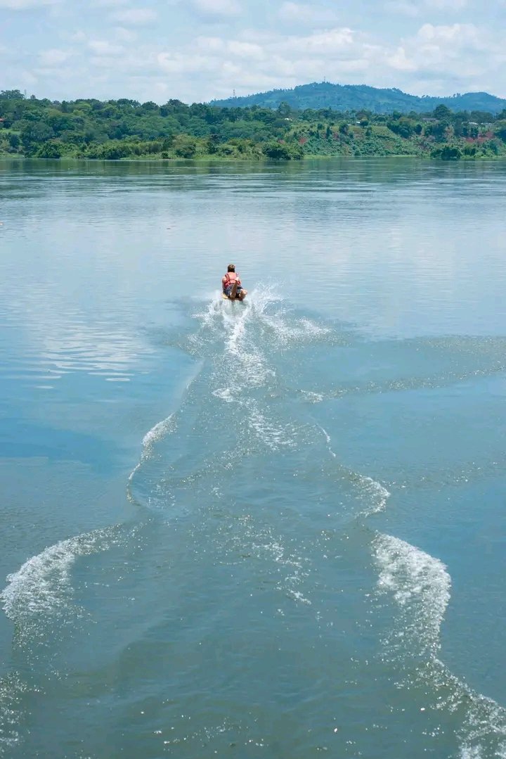 OnentourismAcad's tweet photo. #ExploringAdventures
#WafoyoSafaris
The wonderful moments of experienceing water 💦 rides in #Uganda. The blissful moments are surely exceptional.
#VisitUganda
#traveling https://t.co/8yab7zuc4C
