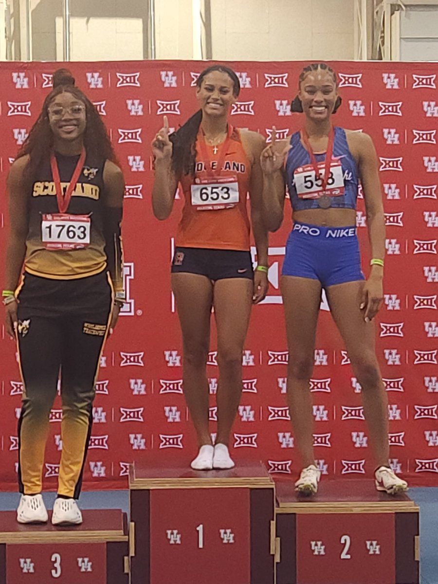 bridgelandtfxc's tweet photo. Lily Harden won the 60-meter hurdles with a new school record and current national #1 mark of 8.40 seconds! https://t.co/fqWfQ30lrI